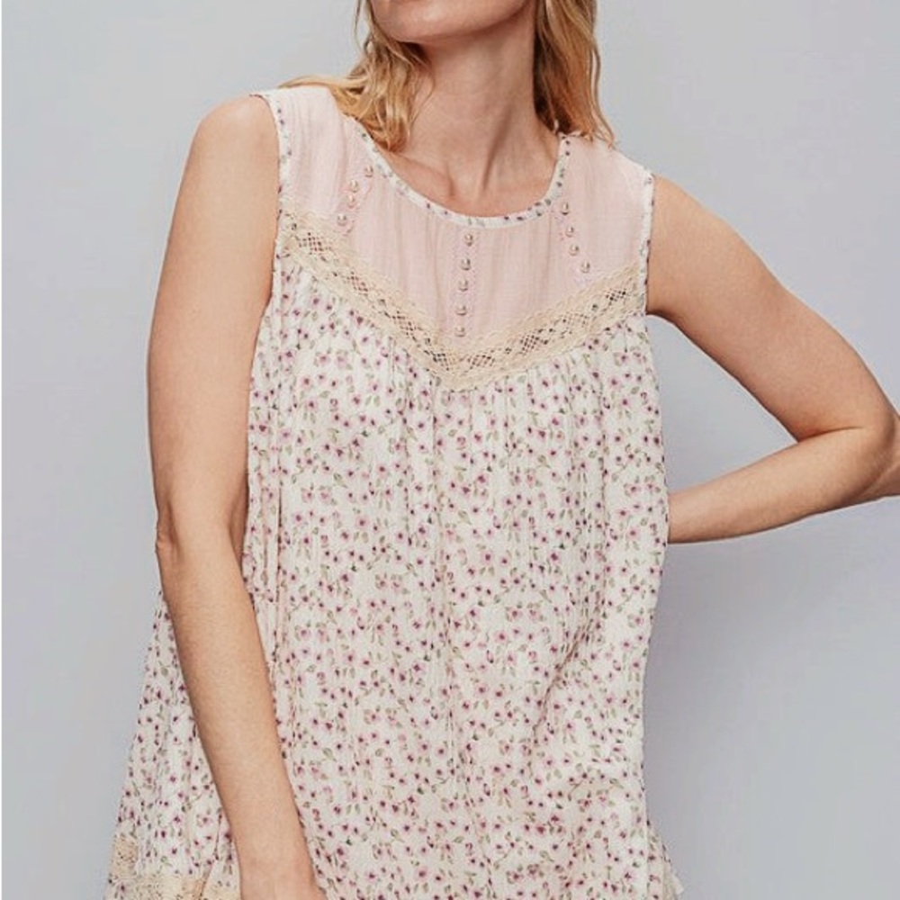 POL Floral Sleeveless Top with lace